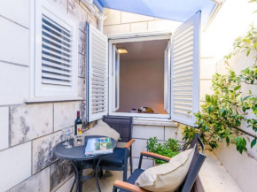 Apartments Villa Providenca - Deluxe One-Bedroom Apartment with Terrace-2